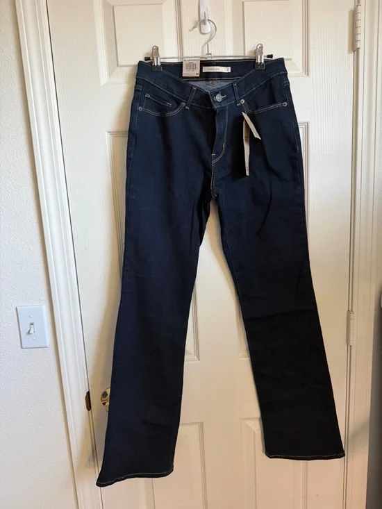 NWT Levi's Women's Dark Blue Bootcut Jeans - Picture 2 of 5